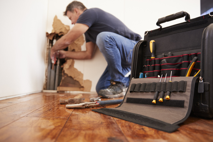 DIY or Call an Emergency Plumber How to Decide in Minutes